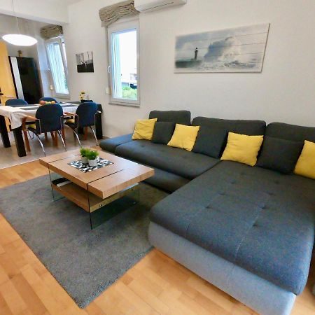 Sunny Apartment By The Beach Kaštel Štafilić エクステリア 写真