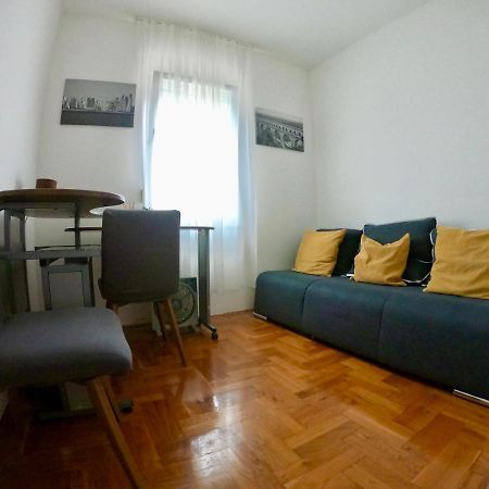 Sunny Apartment By The Beach Kaštel Štafilić エクステリア 写真