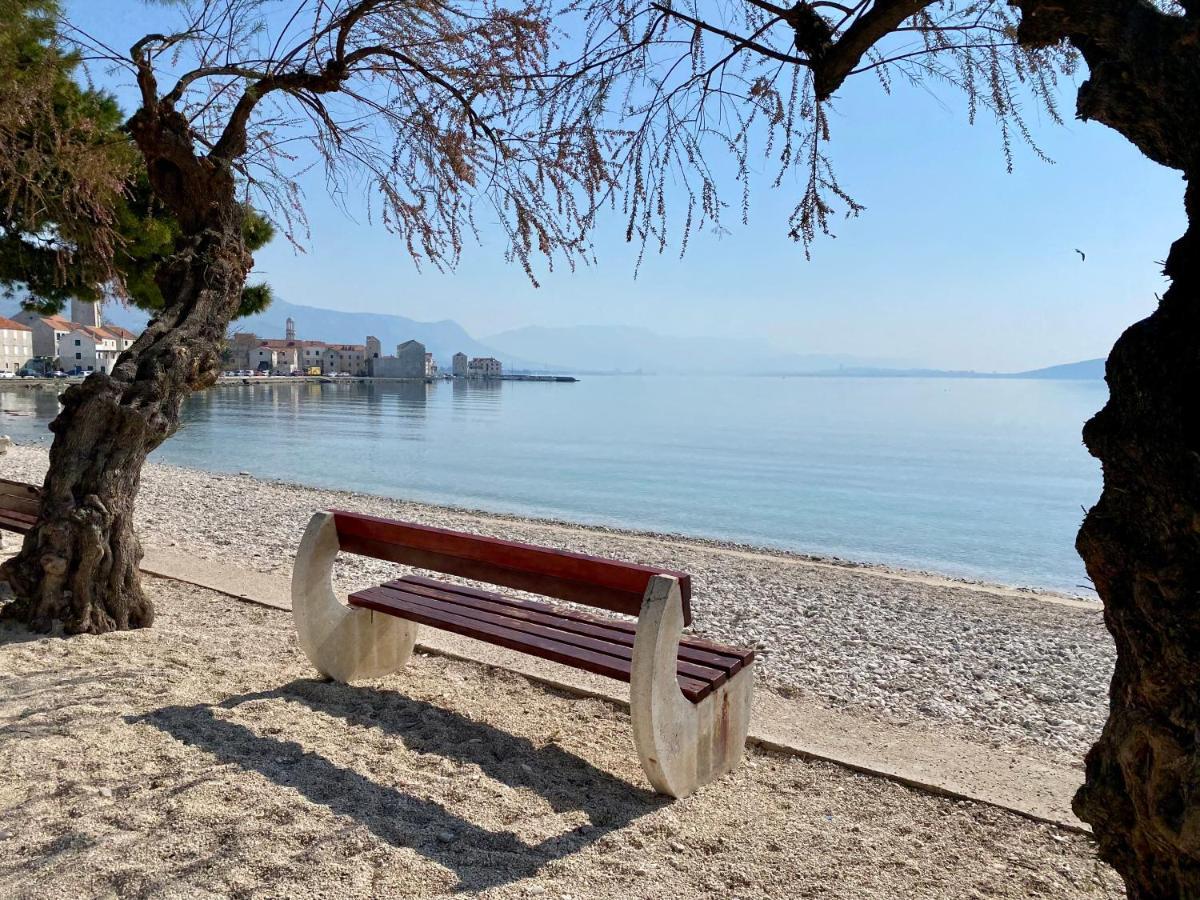 Sunny Apartment By The Beach Kaštel Štafilić エクステリア 写真