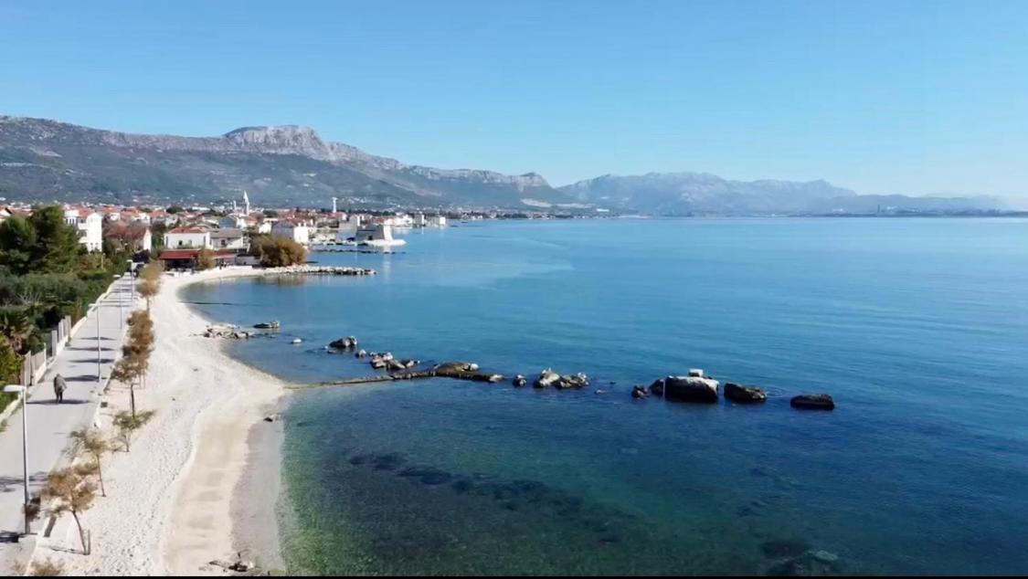Sunny Apartment By The Beach Kaštel Štafilić エクステリア 写真