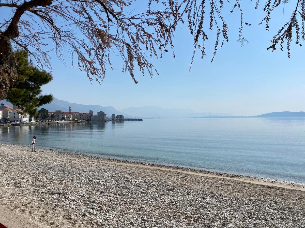 Sunny Apartment By The Beach Kaštel Štafilić エクステリア 写真