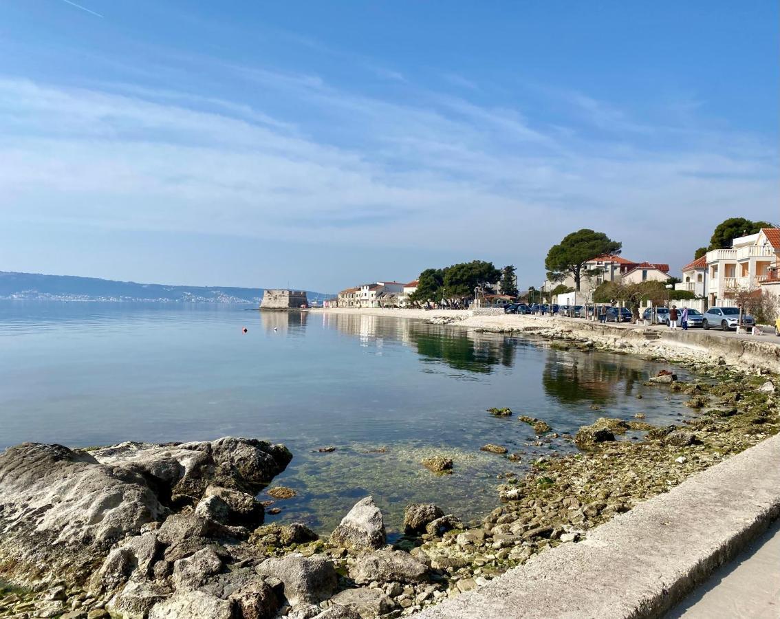 Sunny Apartment By The Beach Kaštel Štafilić エクステリア 写真