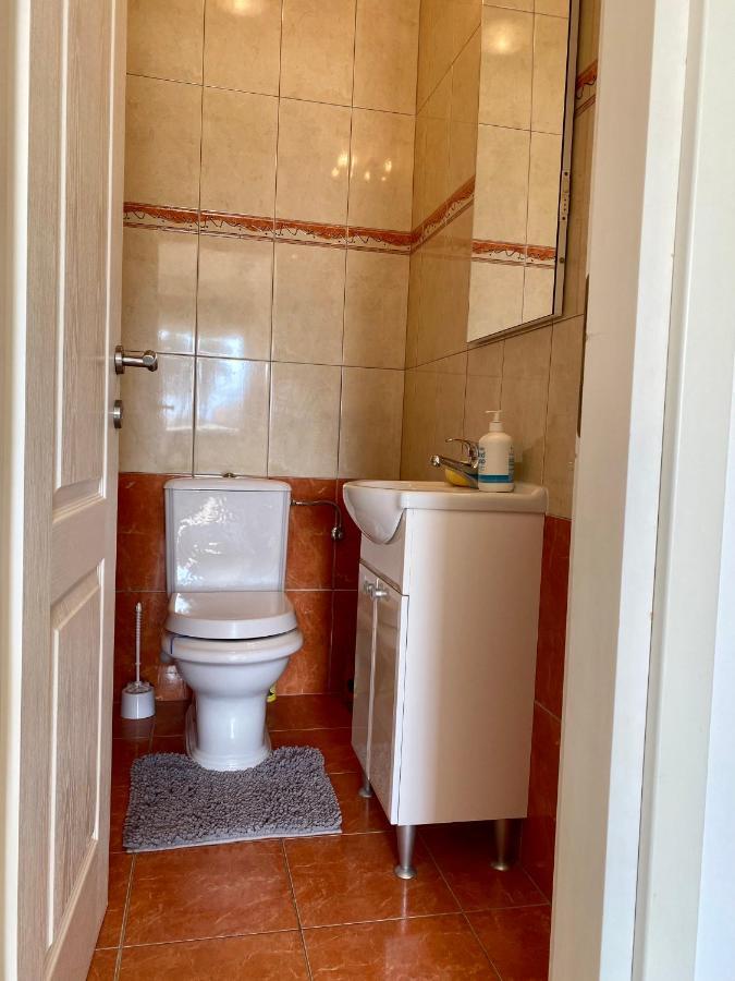 Sunny Apartment By The Beach Kaštel Štafilić エクステリア 写真
