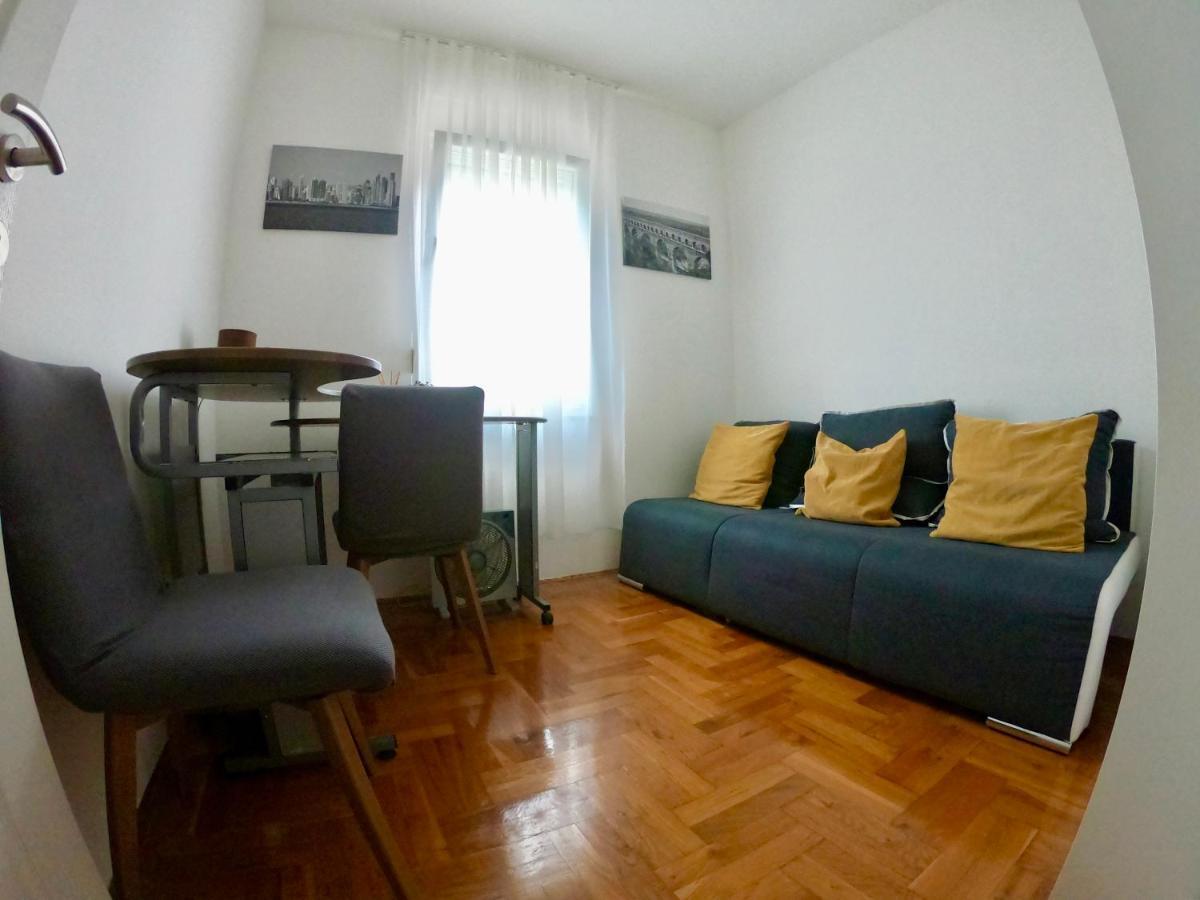 Sunny Apartment By The Beach Kaštel Štafilić エクステリア 写真