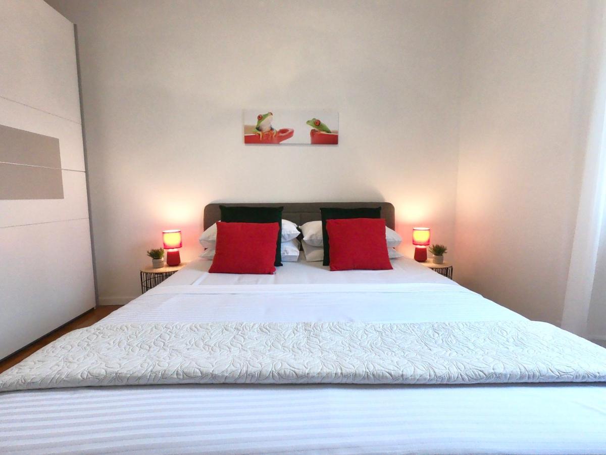Sunny Apartment By The Beach Kaštel Štafilić エクステリア 写真