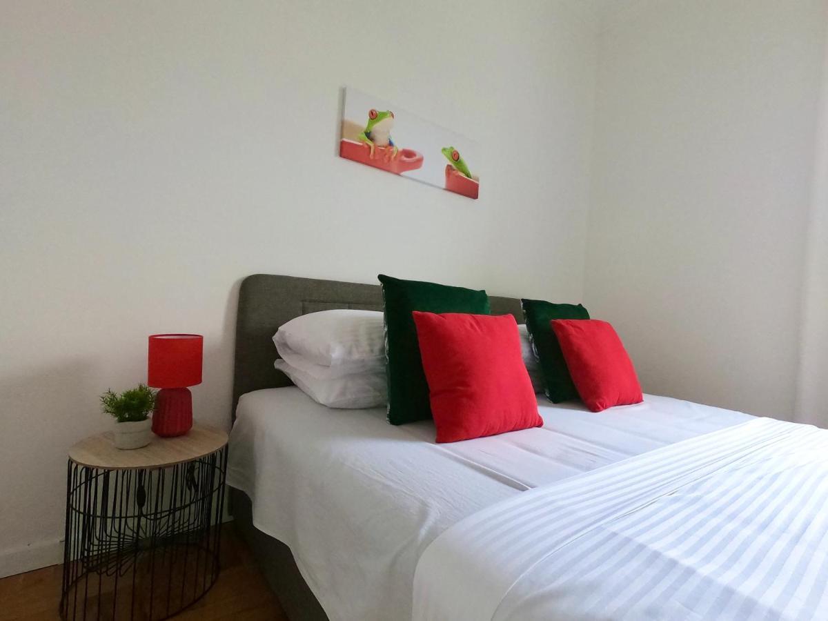 Sunny Apartment By The Beach Kaštel Štafilić エクステリア 写真