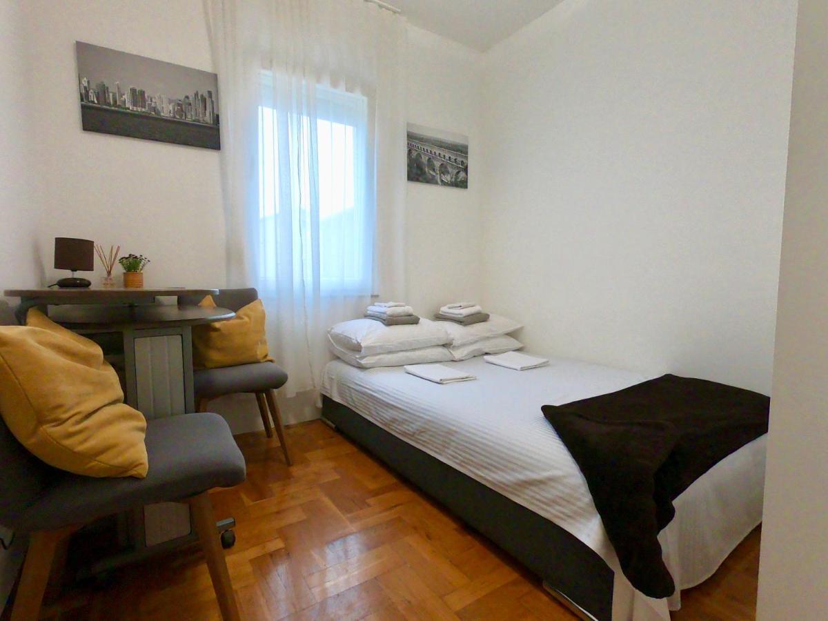 Sunny Apartment By The Beach Kaštel Štafilić エクステリア 写真