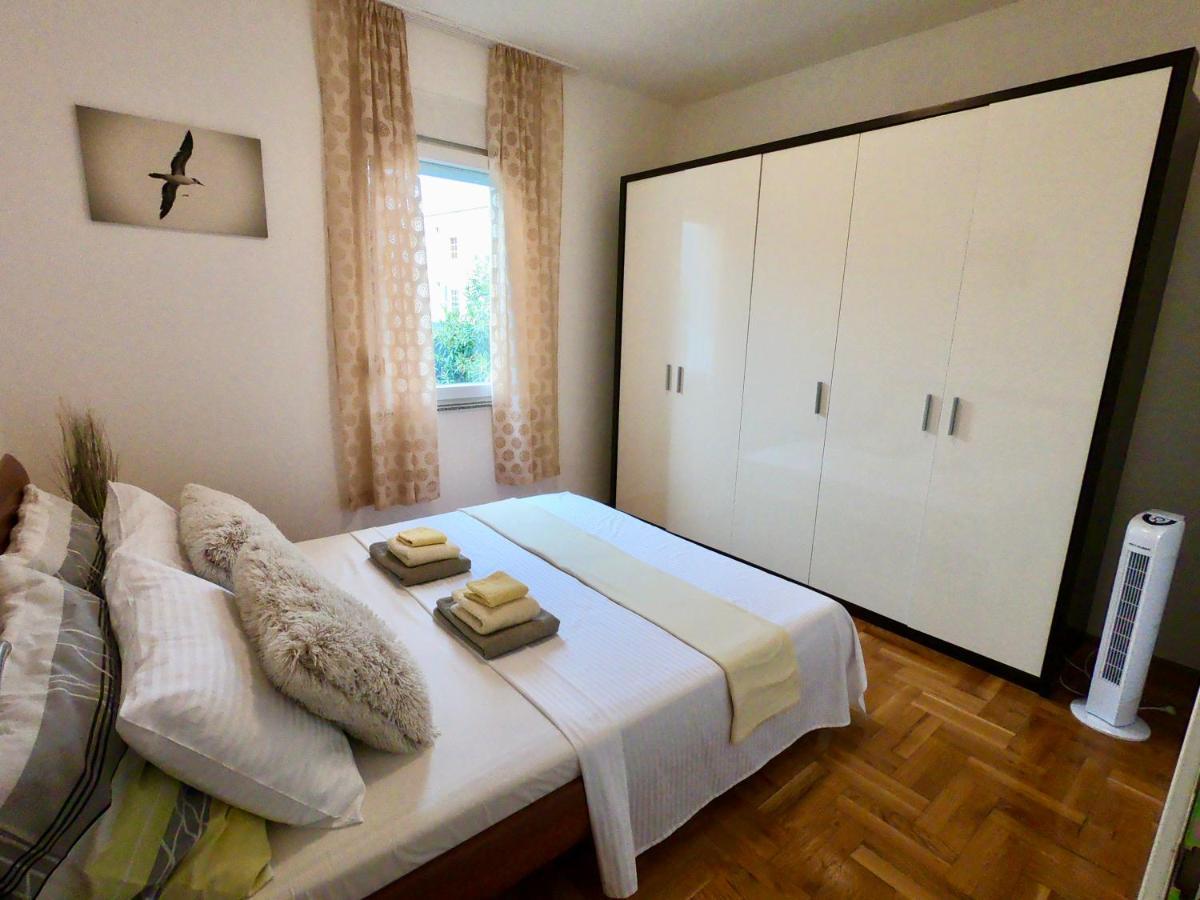 Sunny Apartment By The Beach Kaštel Štafilić エクステリア 写真