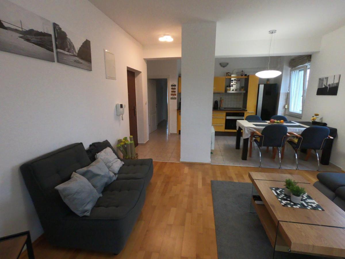 Sunny Apartment By The Beach Kaštel Štafilić エクステリア 写真