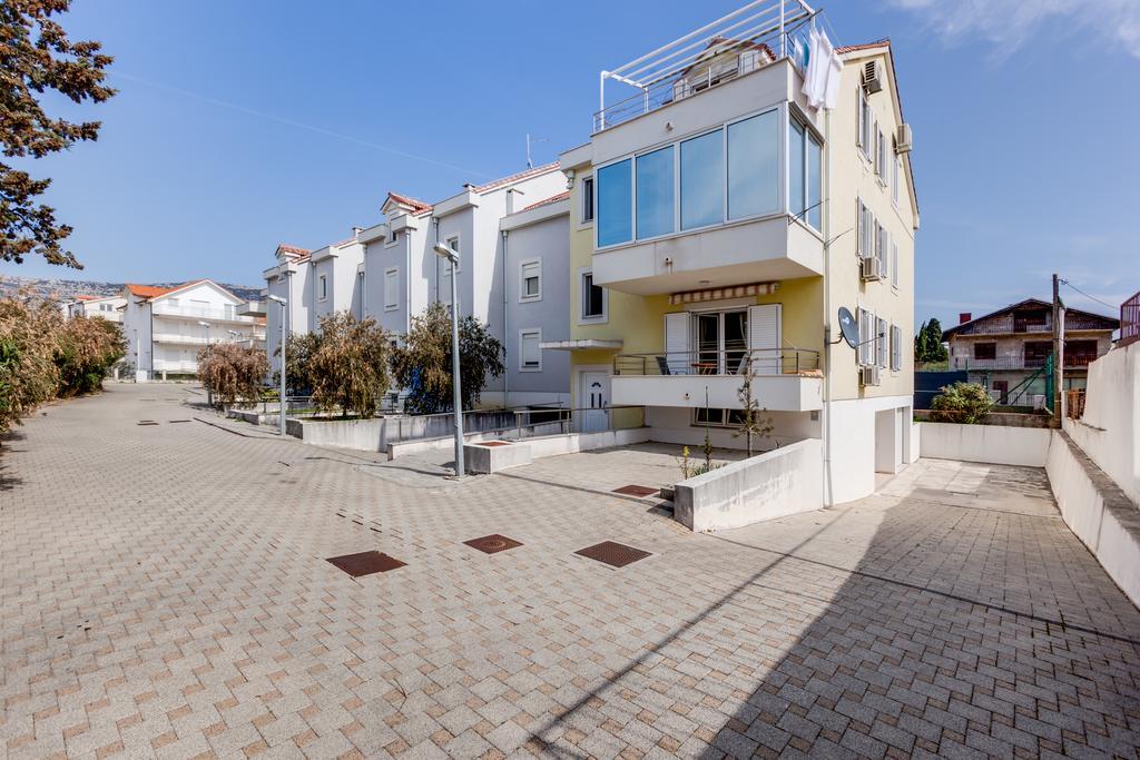 Sunny Apartment By The Beach Kaštel Štafilić エクステリア 写真